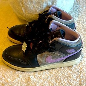Used Jordan 1 Mid SE - size 6.5 Youth